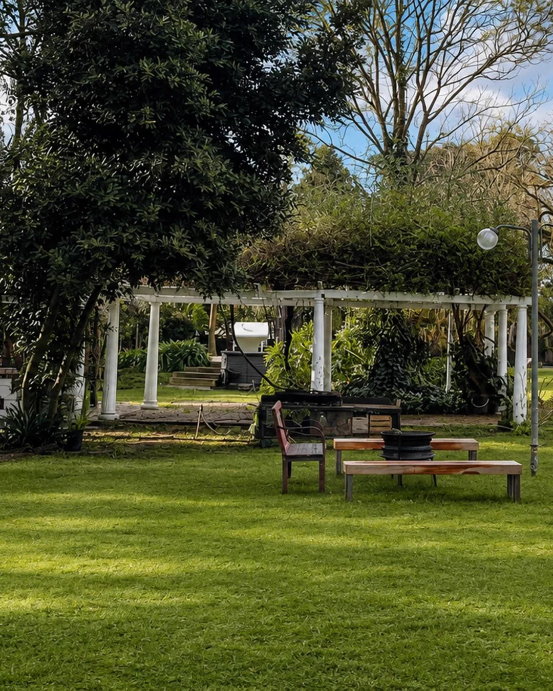 Pérgola con fogonero en Sendero Leloir