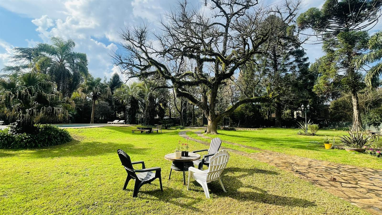 Parque principal de Sendero Leloir en un día despejado